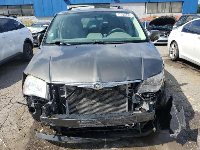 Photo 4 VIN: 2A4RR5D13AR399419 - CHRYSLER TOWN & COU 