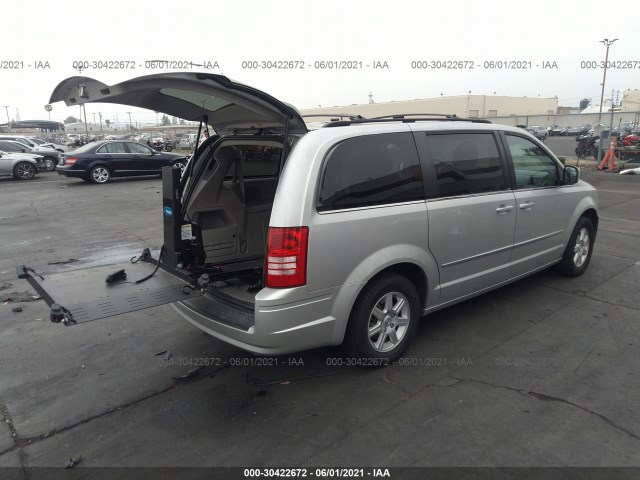 Photo 3 VIN: 2A4RR5D13AR428143 - CHRYSLER TOWN & COUNTRY 