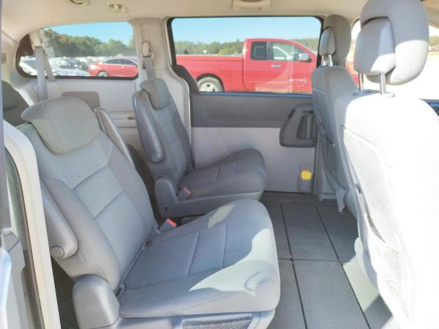 Photo 5 VIN: 2A4RR5D13AR441040 - CHRYSLER TOWN & COU 