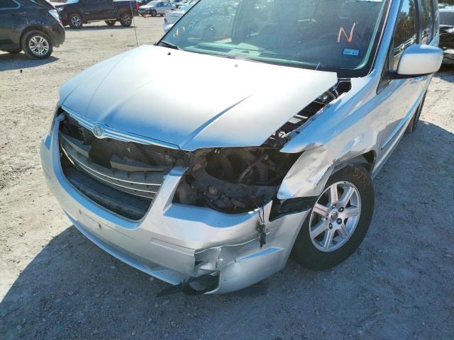 Photo 8 VIN: 2A4RR5D13AR441040 - CHRYSLER TOWN & COU 