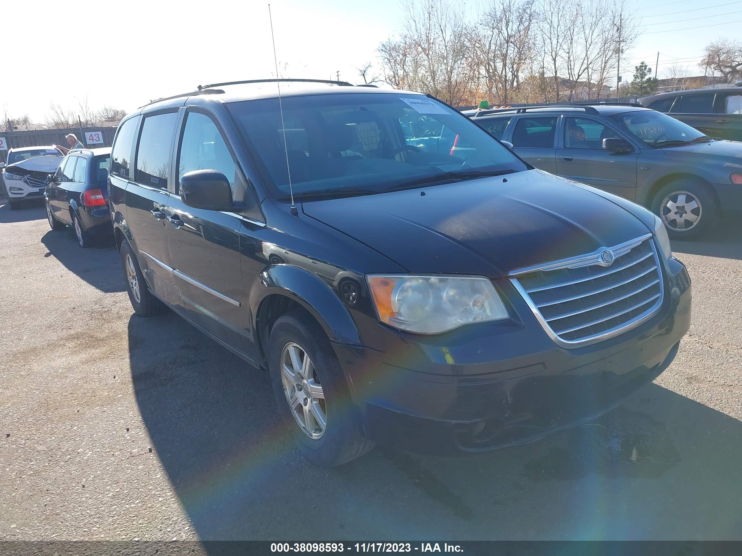 Photo 0 VIN: 2A4RR5D14AR113691 - CHRYSLER TOWN & COUNTRY 