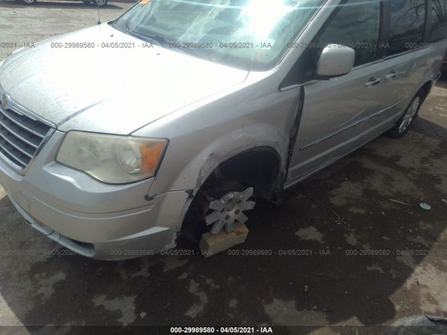 Photo 5 VIN: 2A4RR5D14AR129048 - CHRYSLER TOWN & COUNTRY 