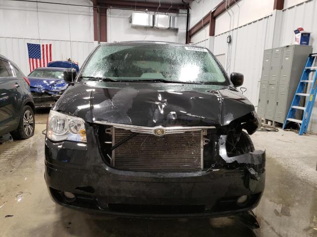 Photo 4 VIN: 2A4RR5D14AR138106 - CHRYSLER TOWN & COU 