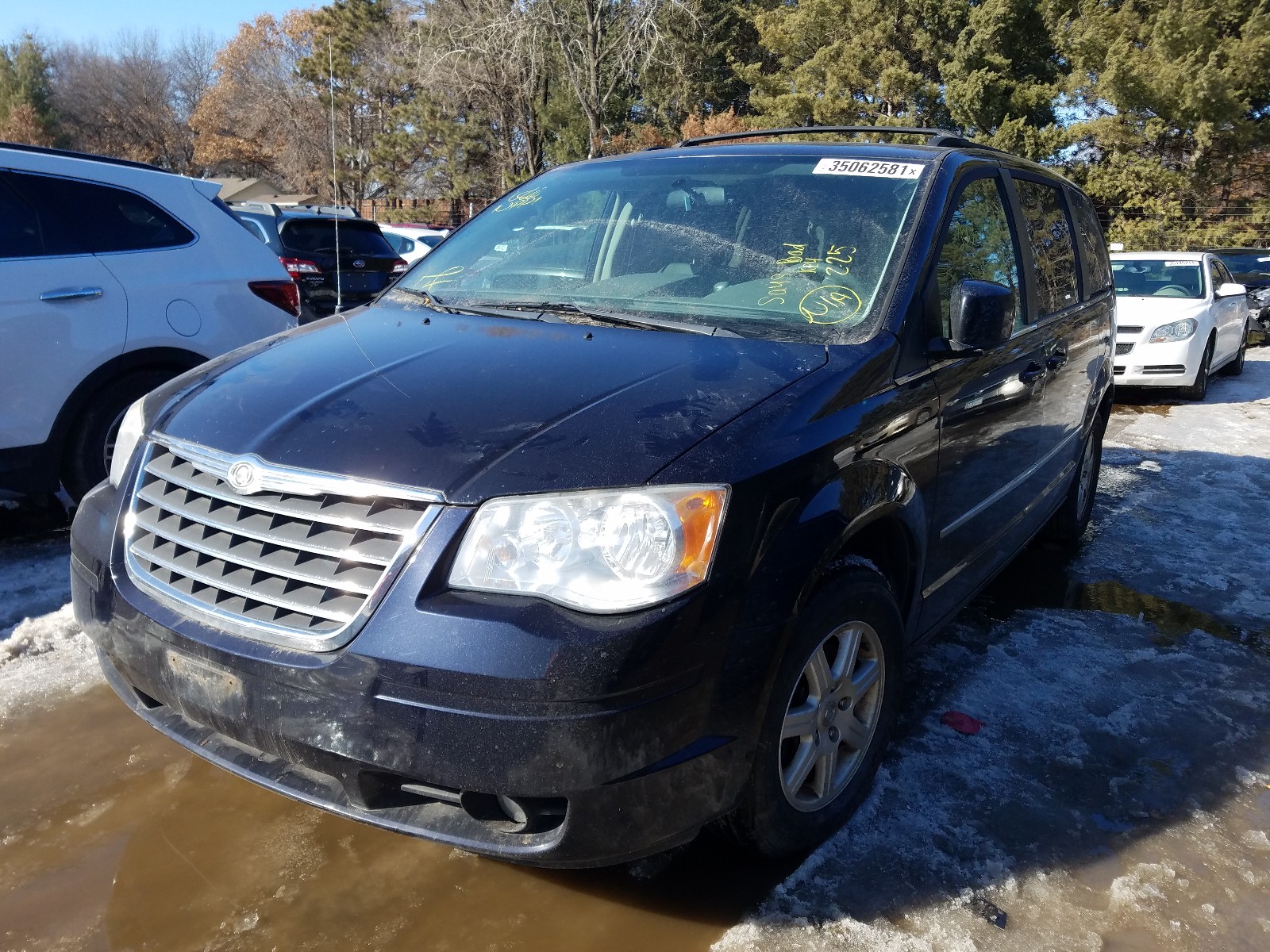 Photo 1 VIN: 2A4RR5D14AR141605 - CHRYSLER TOWN &AMP COU 