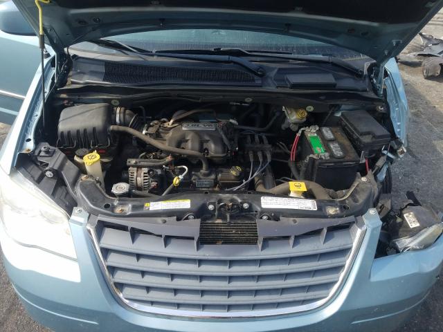 Photo 6 VIN: 2A4RR5D14AR170649 - CHRYSLER TOWN & COU 