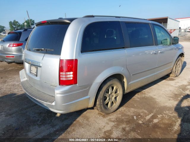 Photo 3 VIN: 2A4RR5D14AR234916 - CHRYSLER TOWN & COUNTRY 