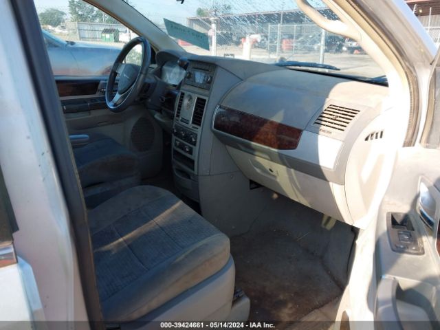 Photo 4 VIN: 2A4RR5D14AR234916 - CHRYSLER TOWN & COUNTRY 