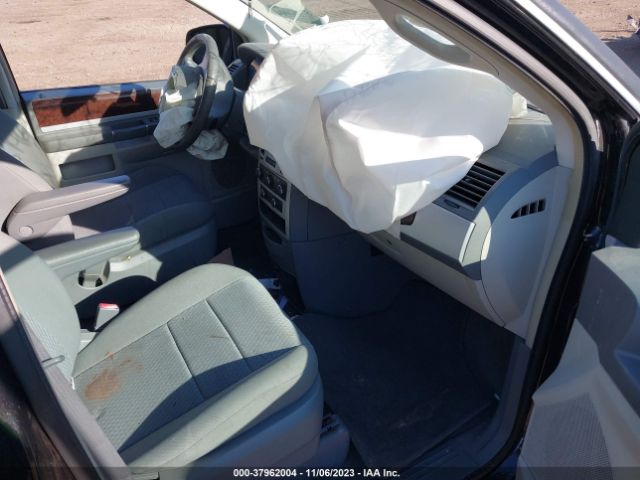 Photo 4 VIN: 2A4RR5D14AR234950 - CHRYSLER TOWN & COUNTRY 