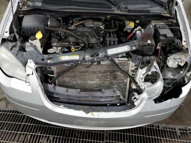 Photo 11 VIN: 2A4RR5D14AR304687 - CHRYSLER TOWN & COU 