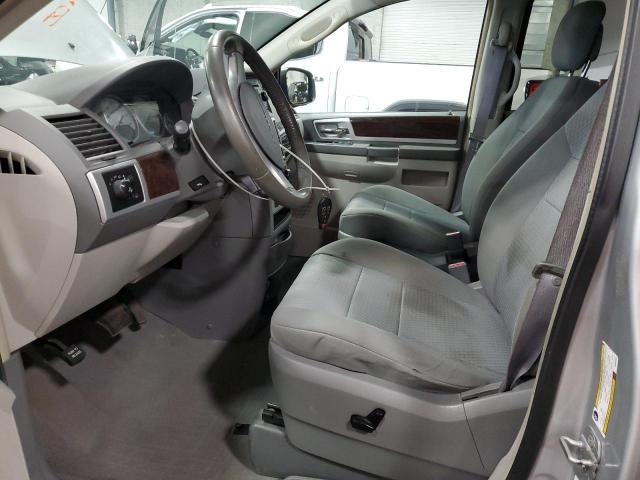 Photo 6 VIN: 2A4RR5D14AR304687 - CHRYSLER TOWN & COU 