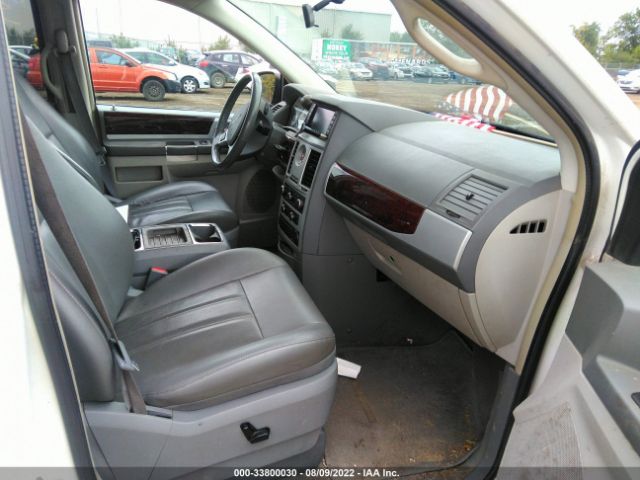 Photo 4 VIN: 2A4RR5D14AR337902 - CHRYSLER TOWN & COUNTRY 