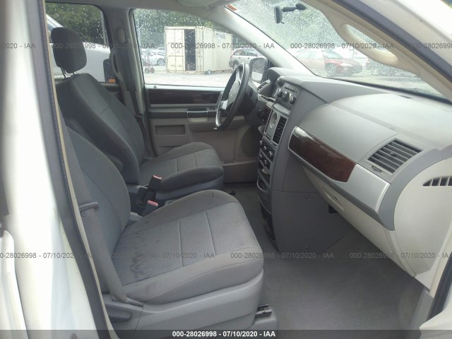 Photo 4 VIN: 2A4RR5D14AR347801 - CHRYSLER TOWN & COUNTRY 