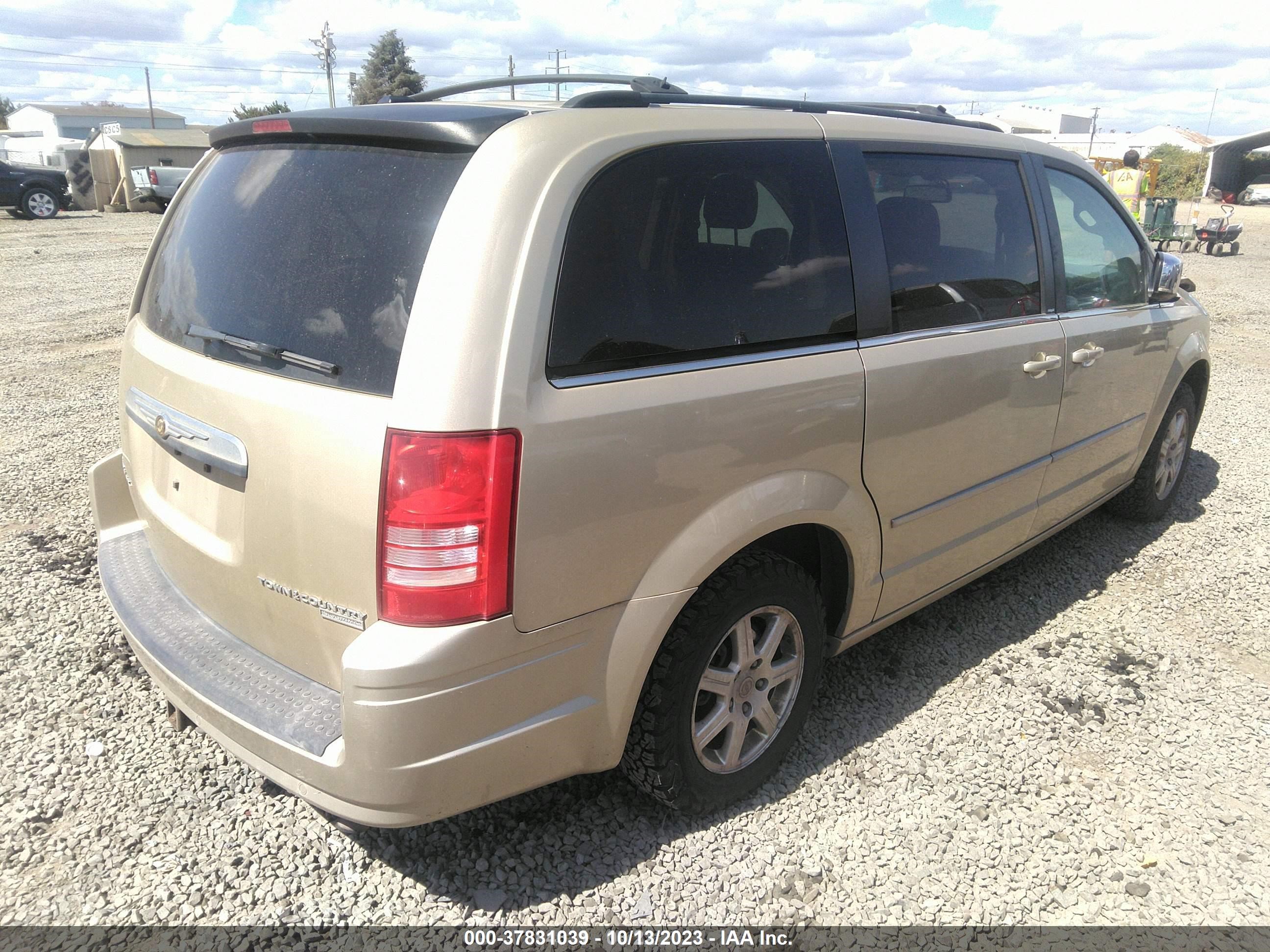 Photo 3 VIN: 2A4RR5D14AR360192 - CHRYSLER TOWN & COUNTRY 