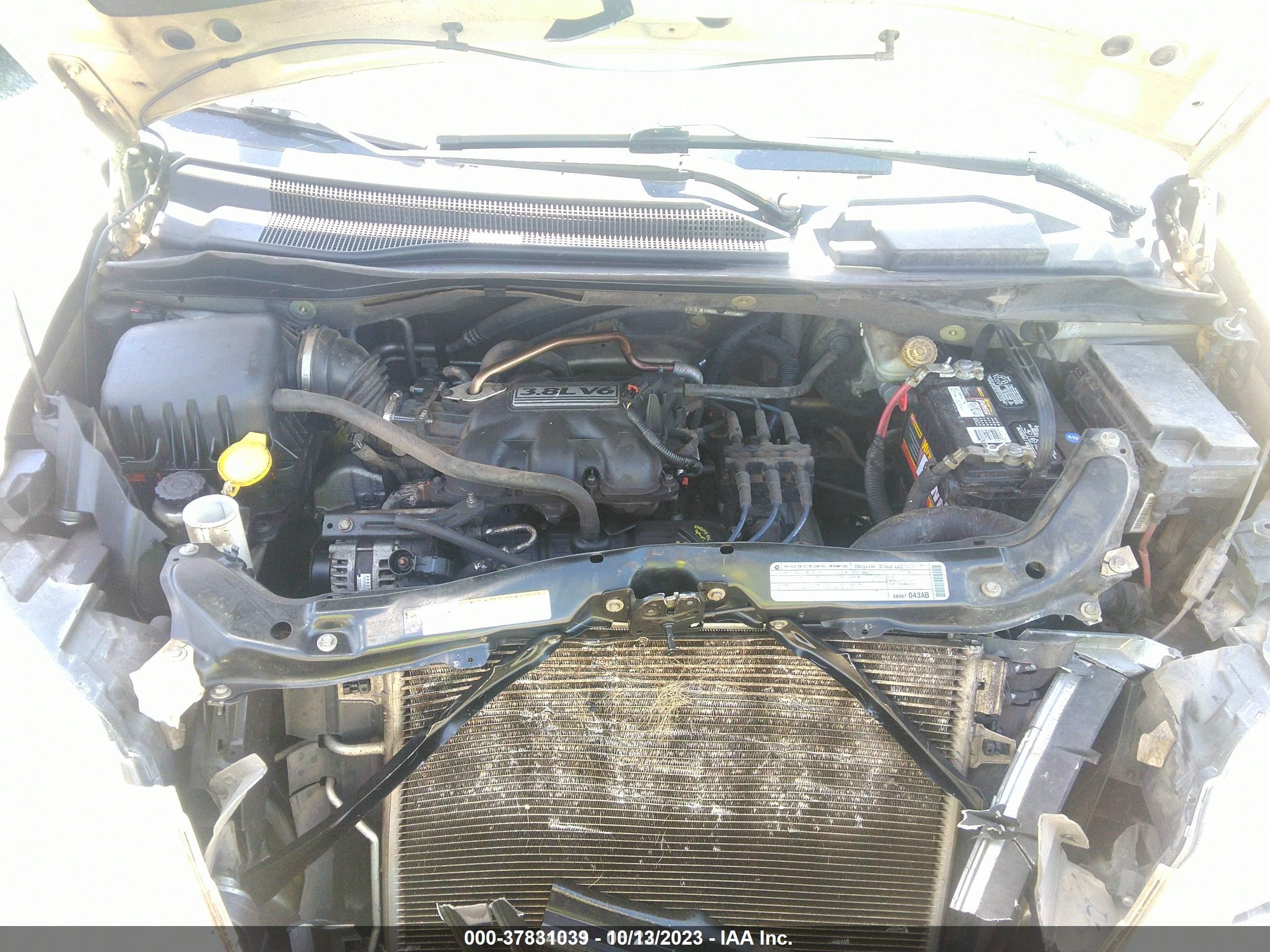 Photo 9 VIN: 2A4RR5D14AR360192 - CHRYSLER TOWN & COUNTRY 