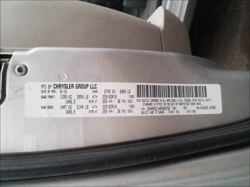 Photo 9 VIN: 2A4RR5D14AR369782 - CHRYSLER TOWN & COU 