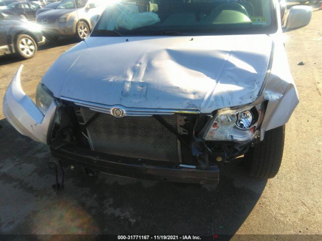 Photo 5 VIN: 2A4RR5D14AR413120 - CHRYSLER TOWN & COUNTRY 