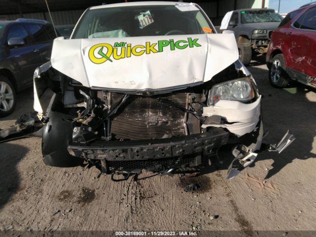 Photo 5 VIN: 2A4RR5D14AR413246 - CHRYSLER TOWN & COUNTRY 