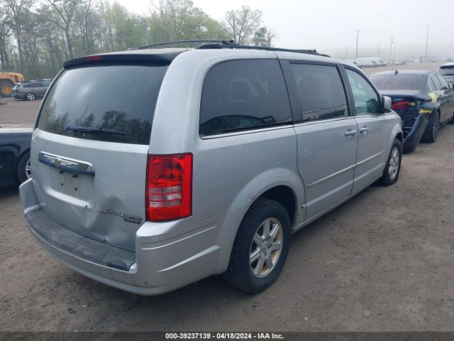 Photo 3 VIN: 2A4RR5D14AR420973 - CHRYSLER TOWN & COUNTRY 