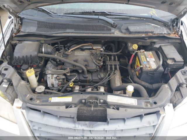 Photo 9 VIN: 2A4RR5D14AR420973 - CHRYSLER TOWN & COUNTRY 