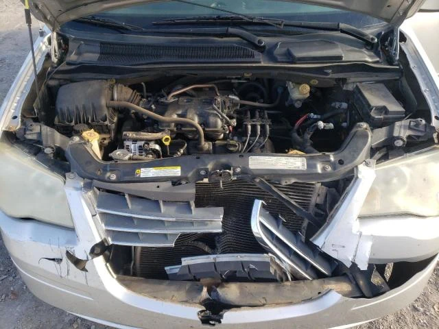 Photo 11 VIN: 2A4RR5D14AR421427 - CHRYSLER TOWN & COU 