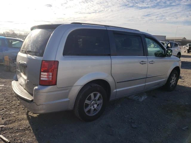 Photo 2 VIN: 2A4RR5D14AR421427 - CHRYSLER TOWN & COU 