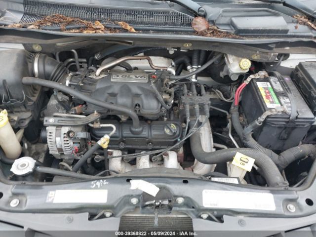 Photo 9 VIN: 2A4RR5D14AR479425 - CHRYSLER TOWN & COUNTRY 