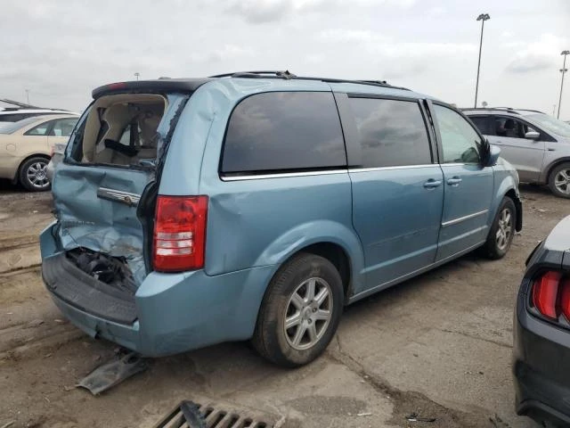 Photo 2 VIN: 2A4RR5D15AR113229 - CHRYSLER TOWN & COU 