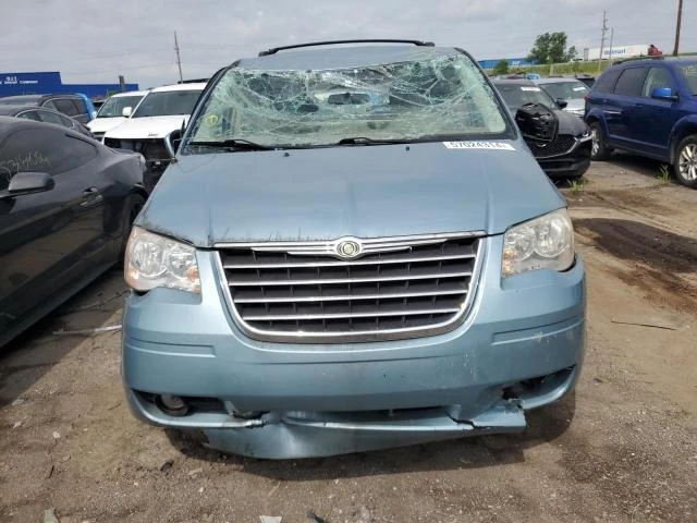 Photo 4 VIN: 2A4RR5D15AR113229 - CHRYSLER TOWN & COU 