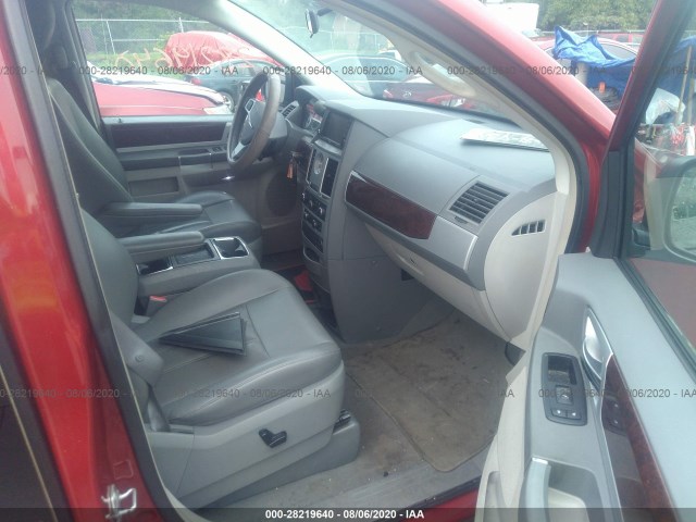 Photo 4 VIN: 2A4RR5D15AR120827 - CHRYSLER TOWN & COUNTRY 