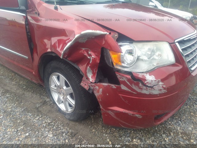 Photo 5 VIN: 2A4RR5D15AR120827 - CHRYSLER TOWN & COUNTRY 