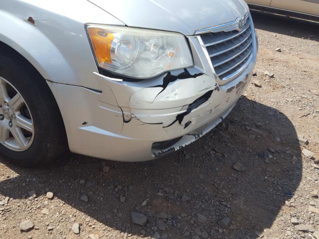 Photo 8 VIN: 2A4RR5D15AR129334 - CHRYSLER TOWN & COU 