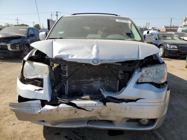 Photo 4 VIN: 2A4RR5D15AR170448 - CHRYSLER TOWN & COU 