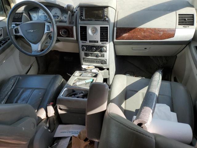 Photo 7 VIN: 2A4RR5D15AR170448 - CHRYSLER TOWN & COU 