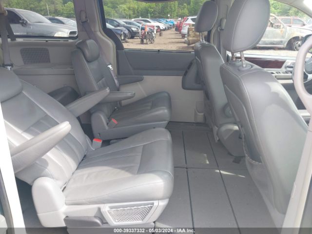 Photo 7 VIN: 2A4RR5D15AR217896 - CHRYSLER TOWN & COUNTRY 