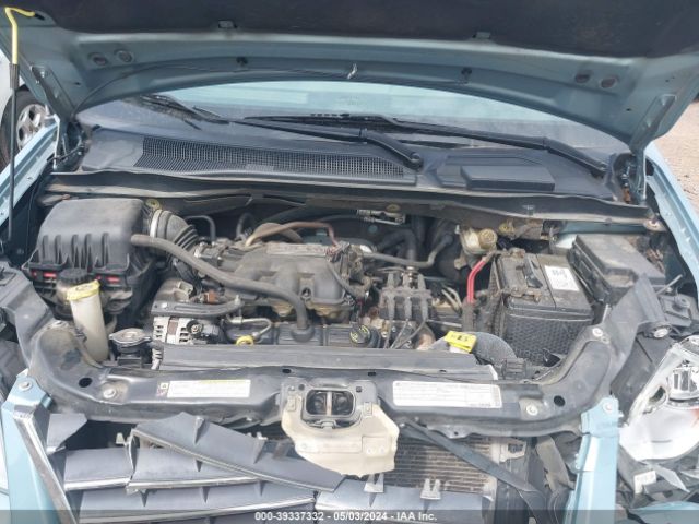 Photo 9 VIN: 2A4RR5D15AR217896 - CHRYSLER TOWN & COUNTRY 