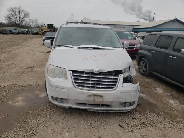 Photo 4 VIN: 2A4RR5D15AR221365 - CHRYSLER TOWN & COU 