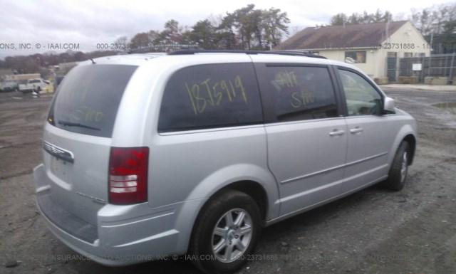 Photo 3 VIN: 2A4RR5D15AR230390 - CHRYSLER TOWN AND COUNTRY 