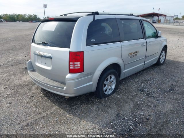 Photo 3 VIN: 2A4RR5D15AR267133 - CHRYSLER TOWN & COUNTRY 