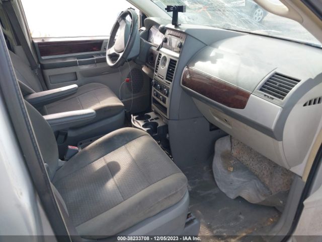 Photo 4 VIN: 2A4RR5D15AR267133 - CHRYSLER TOWN & COUNTRY 