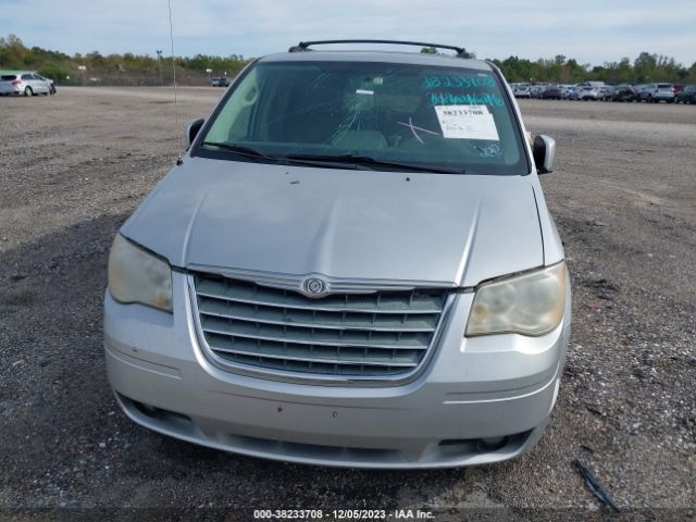 Photo 5 VIN: 2A4RR5D15AR267133 - CHRYSLER TOWN & COUNTRY 