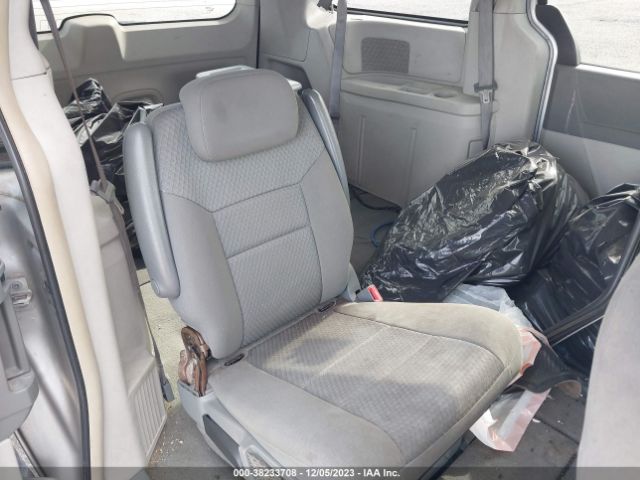 Photo 7 VIN: 2A4RR5D15AR267133 - CHRYSLER TOWN & COUNTRY 