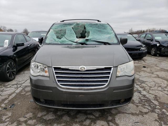 Photo 4 VIN: 2A4RR5D15AR267326 - CHRYSLER TOWN & COU 