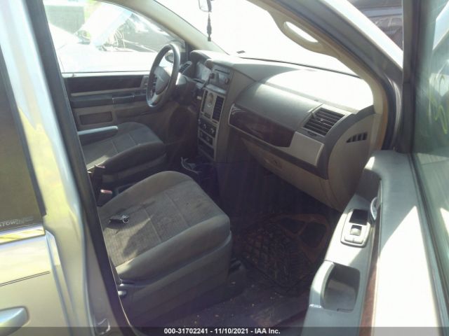 Photo 4 VIN: 2A4RR5D15AR285552 - CHRYSLER TOWN & COUNTRY 