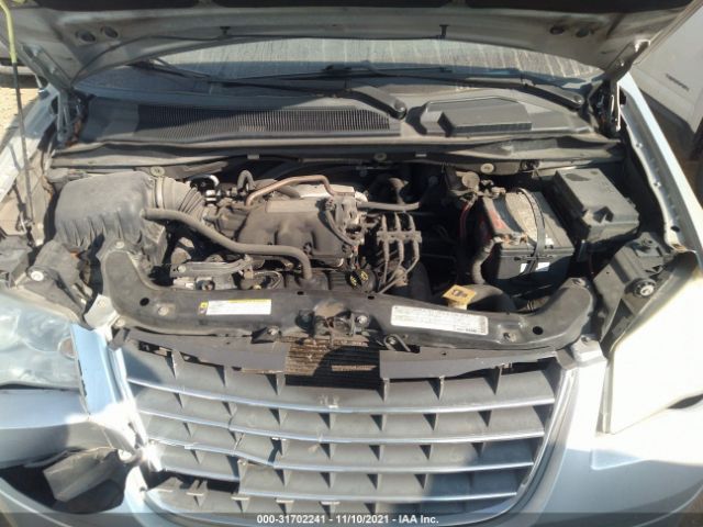 Photo 9 VIN: 2A4RR5D15AR285552 - CHRYSLER TOWN & COUNTRY 