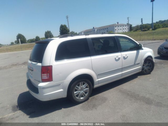 Photo 3 VIN: 2A4RR5D15AR299001 - CHRYSLER TOWN & COUNTRY 