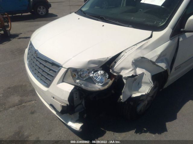 Photo 5 VIN: 2A4RR5D15AR299001 - CHRYSLER TOWN & COUNTRY 