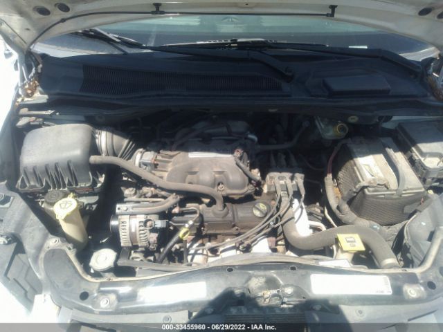 Photo 9 VIN: 2A4RR5D15AR299001 - CHRYSLER TOWN & COUNTRY 