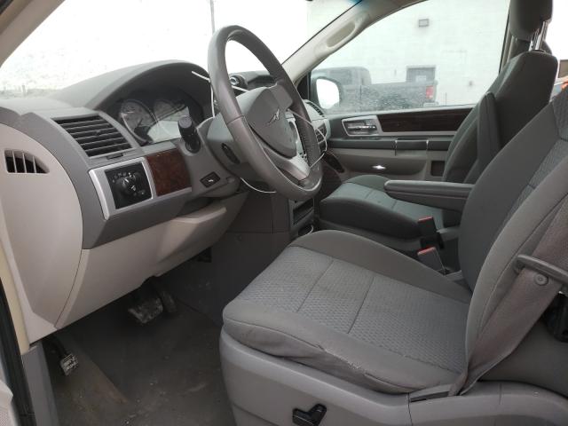 Photo 5 VIN: 2A4RR5D15AR324138 - CHRYSLER TOWN &AMP COU 