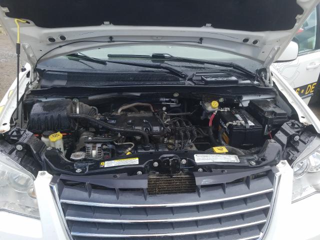 Photo 6 VIN: 2A4RR5D15AR324429 - CHRYSLER TOWN &AMP COU 