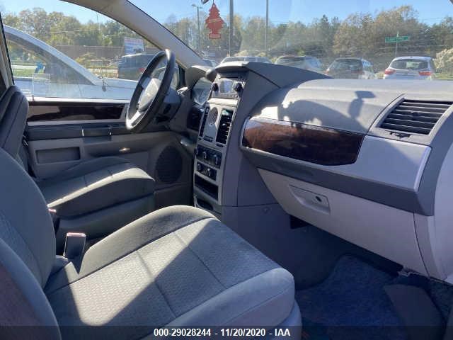 Photo 4 VIN: 2A4RR5D15AR336953 - CHRYSLER TOWN & COUNTRY 